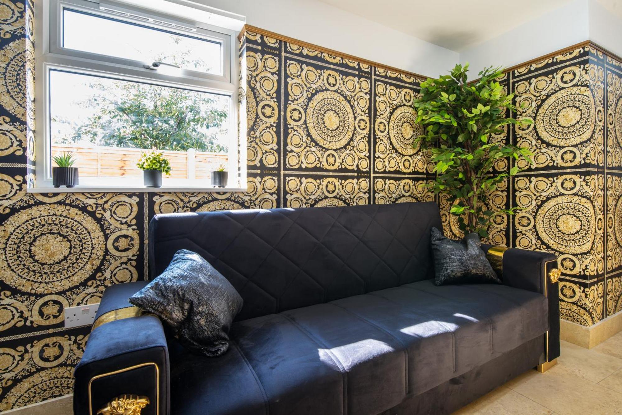 Luxury Versace 2 Bed Hot Tub Pool Table Sky Tv Londra